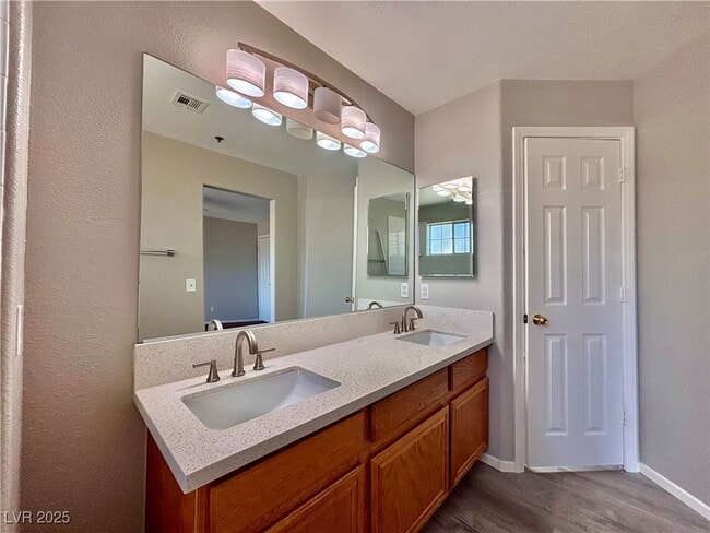 Building Photo - 2011 Cutlass Dr Unit -