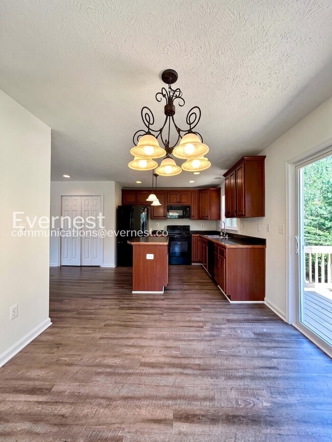 Photo - 3 Bed/2.5 Bath Townhome with Garage / Available Now!