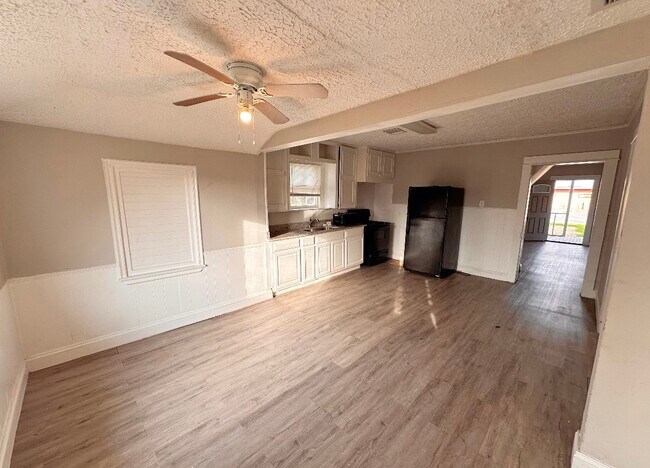 Photo - 104 S 7th St