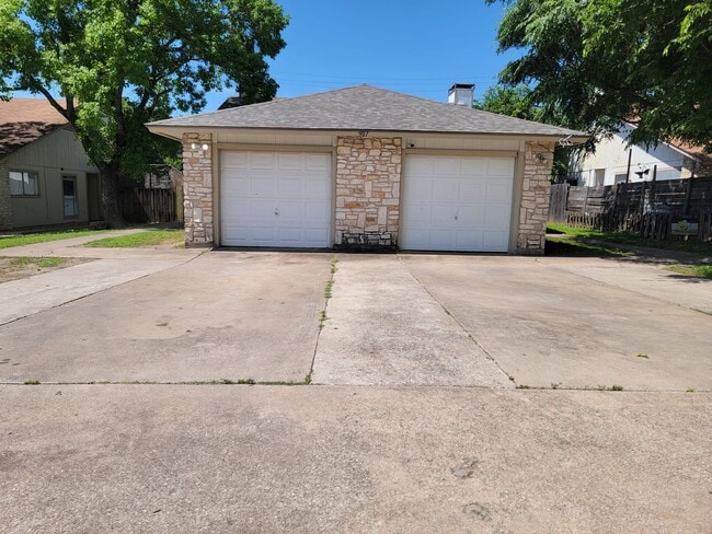 Building Photo - 907 Bird Creek Dr Unit A