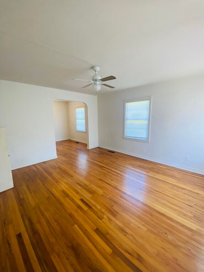 Photo - 124 S Franklin Blvd House