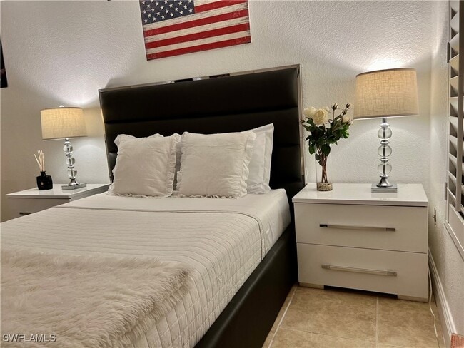 Photo - 283 Cypress Way W