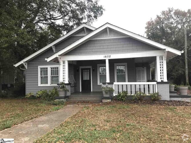 Building Photo - 3 Bedroom 1.5 bathroom home on East North ...