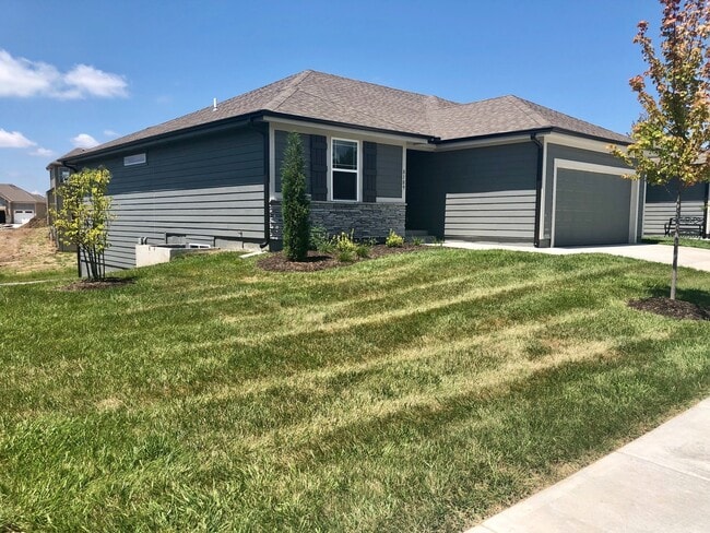 Photo - 4 Bed 2 Car Attached Villa in Blue Springs