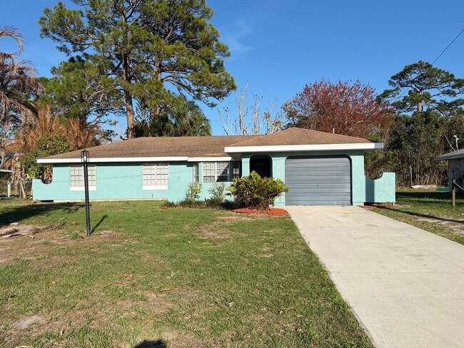 Building Photo - 3BR 2 BA 1 Car garage w/ community Pool in Vero Highlands
