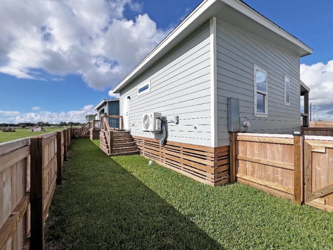 Photo - 2351 W Market St Unidad 106 Landry Circle