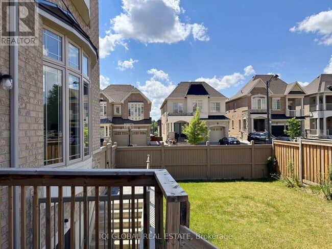 Photo - 82 Madoc Pl