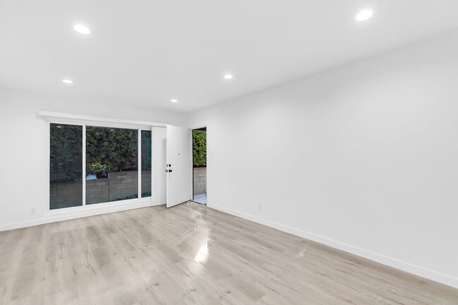 Photo - 1138 Cardiff Ave Unidad 2