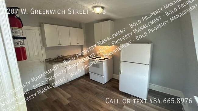 Building Photo - 207 W Greenwich St Unit 3