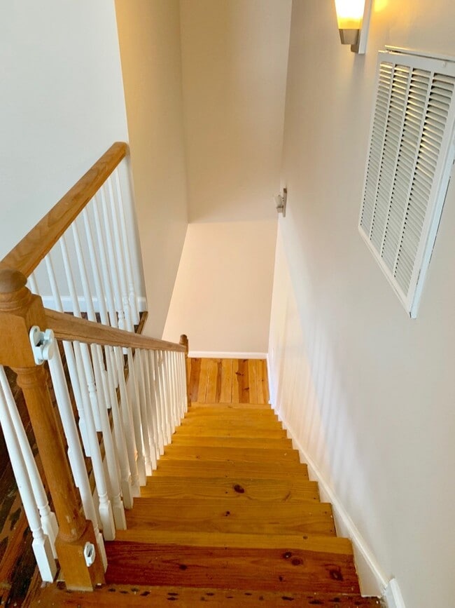 Building Photo - 2328-30 Gravier Unit 2330