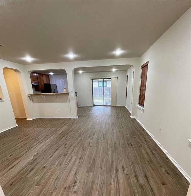 Photo - 904 Watson Way