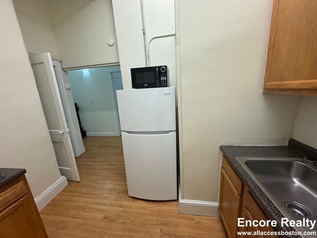 Building Photo - 1173 Boylston St Unit 101