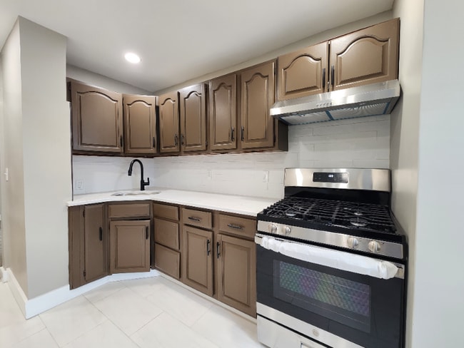 Photo - 376 De Wolf Pl