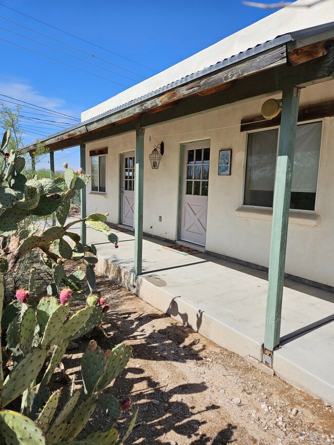 Building Photo - 1251 W Roller Coaster Rd Rental