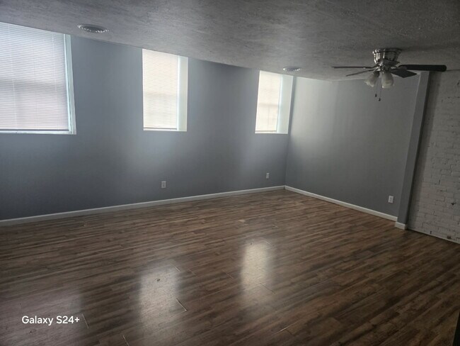 Photo - Mayslick Apartment Building Unit 3