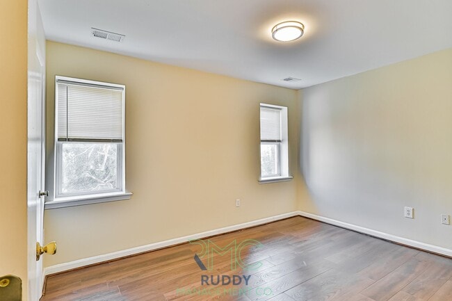 3130 Buena Vista Ter SE