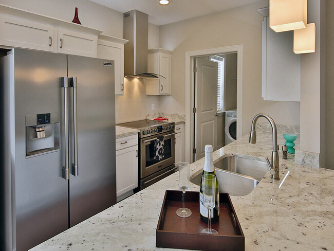 Building Photo - Carytown Crossing Rental