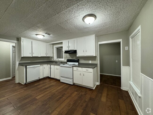 Building Photo - 5633 Highland Ave Rental