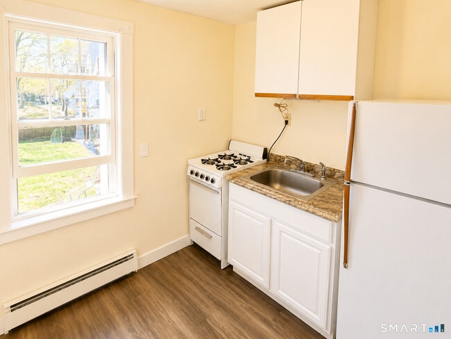 Photo - 23 Farnham Ave Unit 2nd Floor Rear