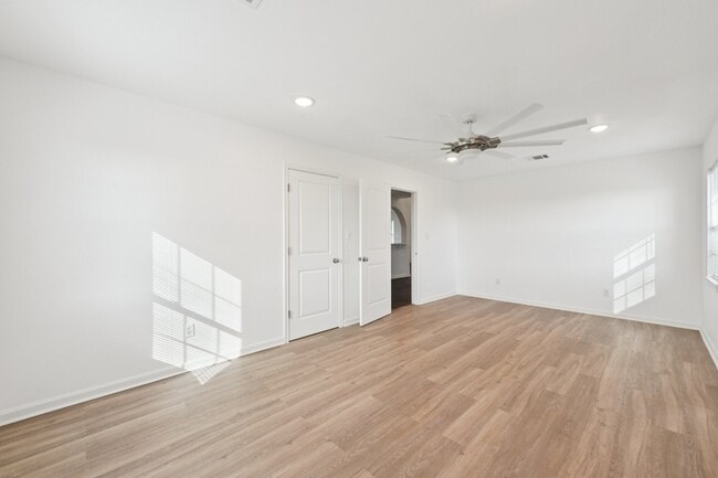 Photo - 6935 W Holiday St