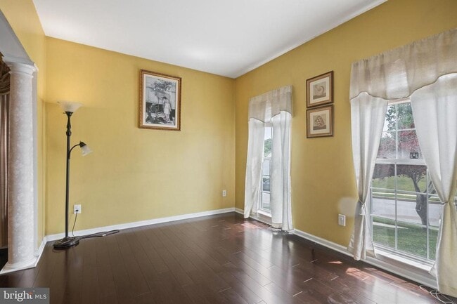 Photo - 929 N York Dr