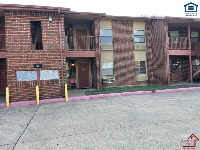 Photo - 1912 SW D Ave