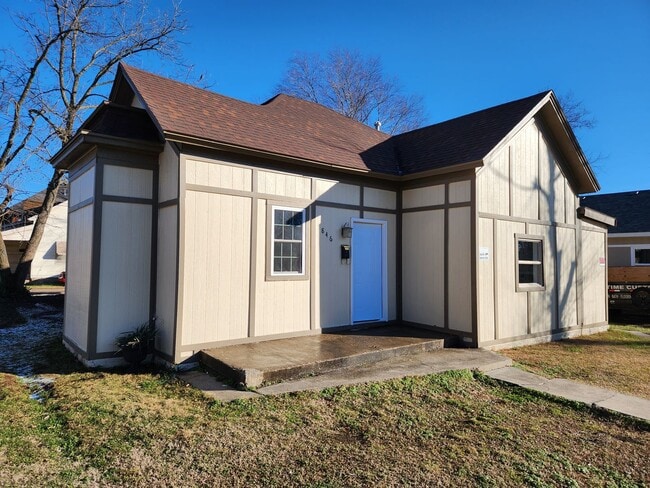 Building Photo - Spacious 3-Bedroom, 2-Bathroom Home AVAILABLE NOW!!