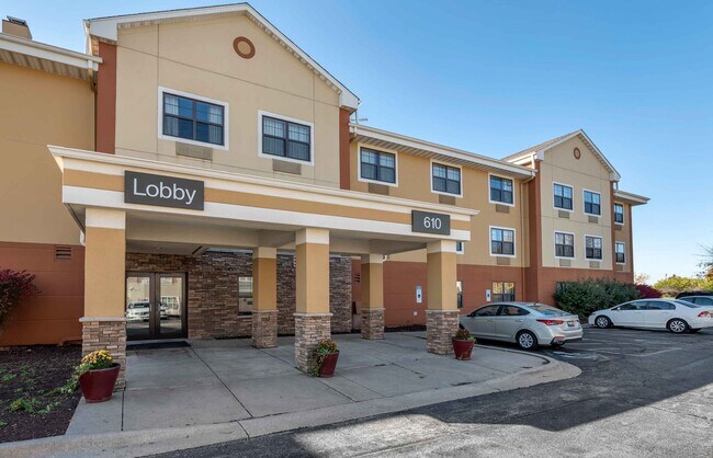 Furnished Studio-Champaign - Urbana