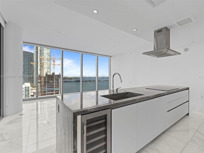 Photo - 700 NE 26th Terrace Unidad 1706