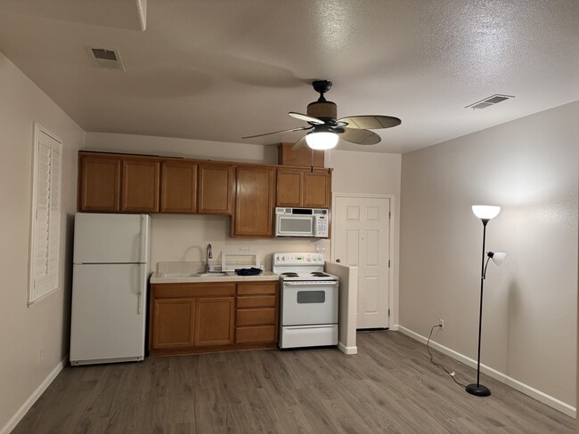 606 Leah Ln