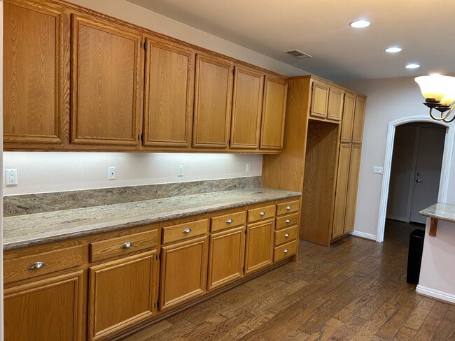 Photo - 8008 Hazeltine Ln