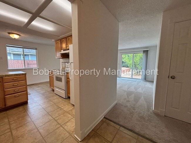 Photo - 3329 Somerset Way