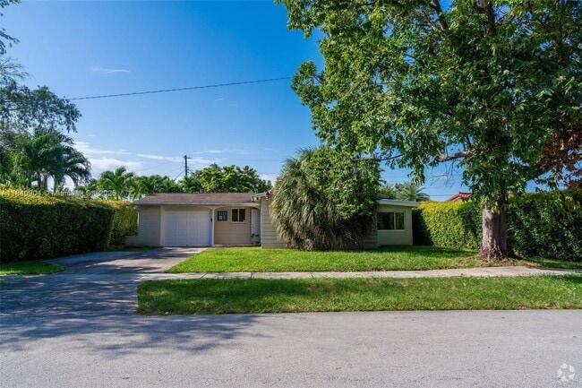 Building Photo - 8475 SW 43rd St Rental