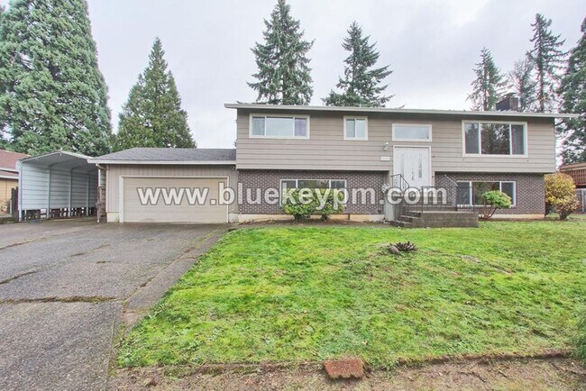 Photo - Newly Remodeled 5 Bed, 2 Bath Home with RV/Boat Parking in Oregon City