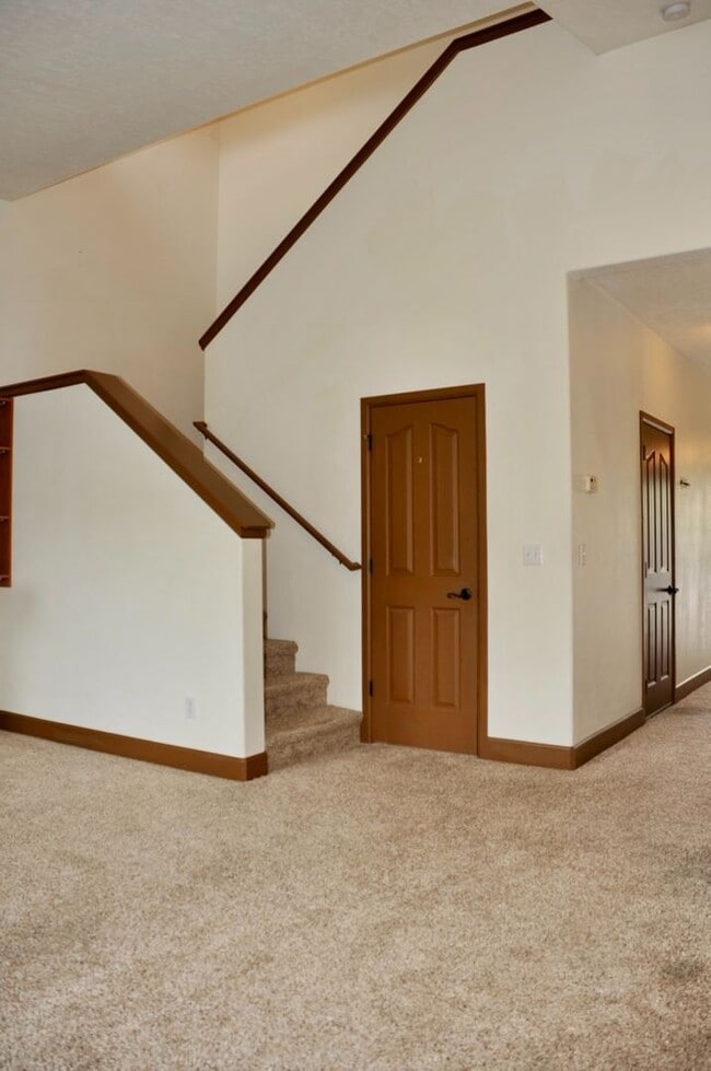Photo - 3 bed 2.5 bath Townhome with A/C & gas fireplace