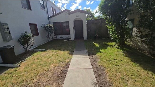 Building Photo - AVAILABLE! Rental