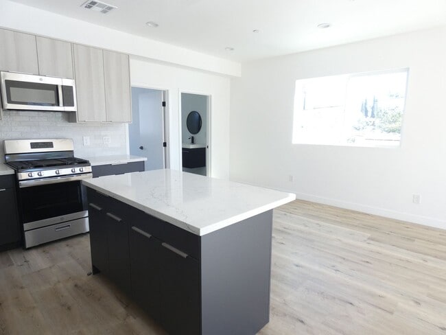 Photo - 5522 Barton Ave Apartamento Unidad 5524 Barton Ave