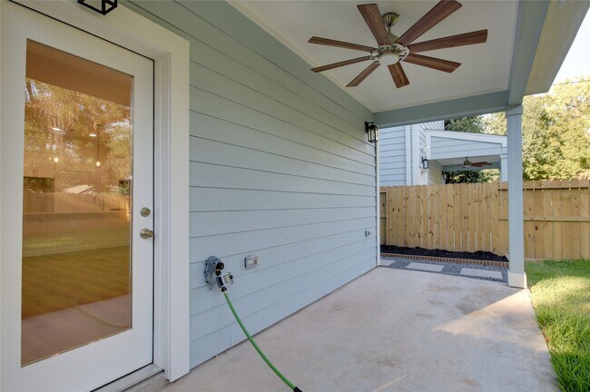 Photo - 957 Ringold St