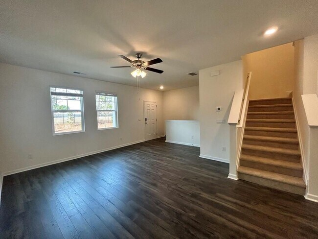 Photo - 1253 Cades Walk