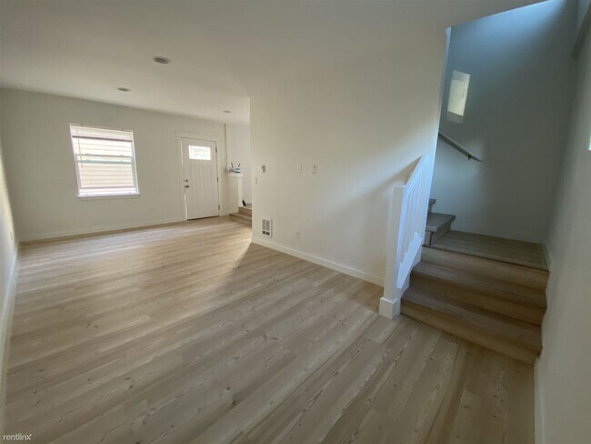 Photo - 4 br, 3 bath Triplex - 8120 Delridge Way S...