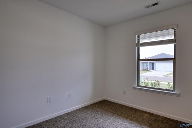 Photo - 180 Labrador Ln