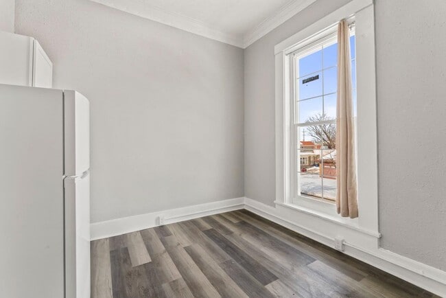 Photo - 621 E Main St