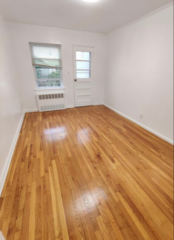 Photo - 40-31 202nd St