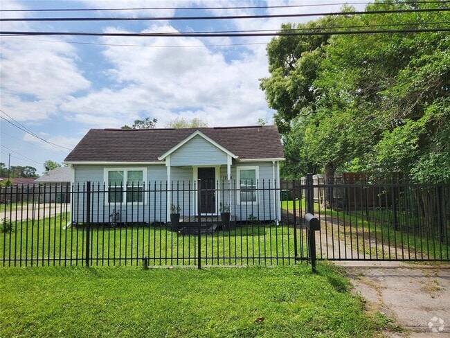 Building Photo - 1204 De Boll St Rental