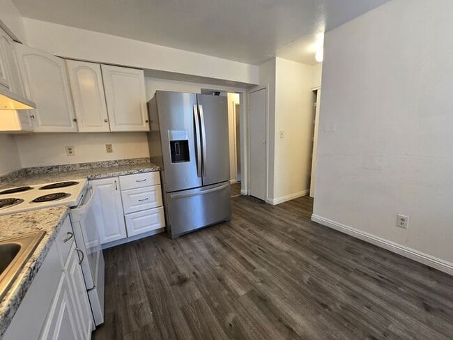 Photo - 3-Bedroom, 2.5-Bath Tri-Level Townhome Near UNR & Downtown Reno