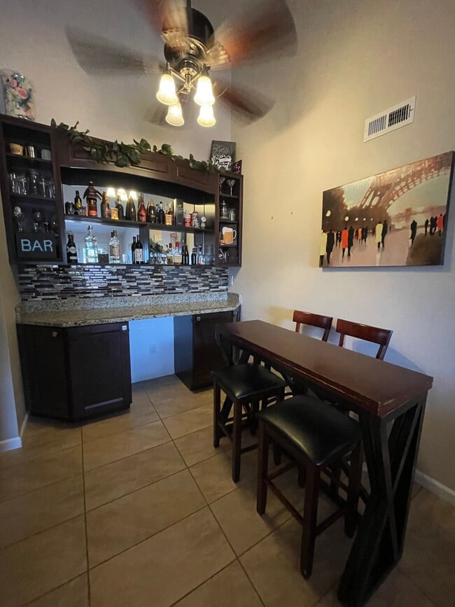 Bar/Dining - 19 Meadow Ridge E Unit #19 Building F