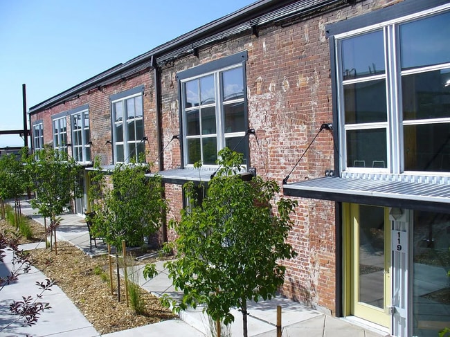 Building Photo - 3033 Blake St Unit 119