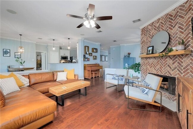 Photo - 1705 Azalea Dr