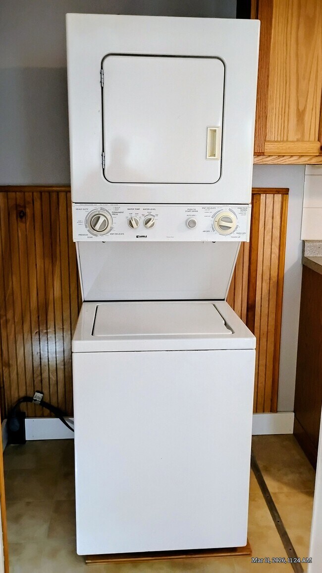 Stackable W&D in Kitchen! - 44 Coolidge St Unit 44