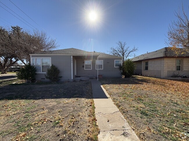 Building Photo - 3 bed 2 bath, move in ready! Rental